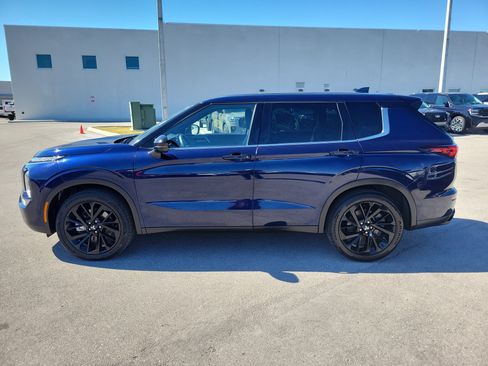 Used 2022 Mitsubishi Outlander SE image 8