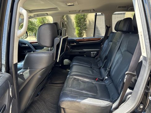 Used 2017 Lexus LX 570 4WD w/ Luxury Package image 31