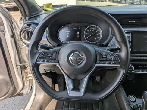 Used 2018 Nissan Kicks SV FWD image 9
