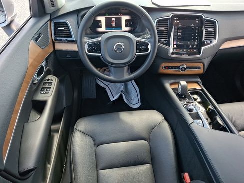 Used 2024 Volvo XC90 B5 Plus AWD/4WD image 12