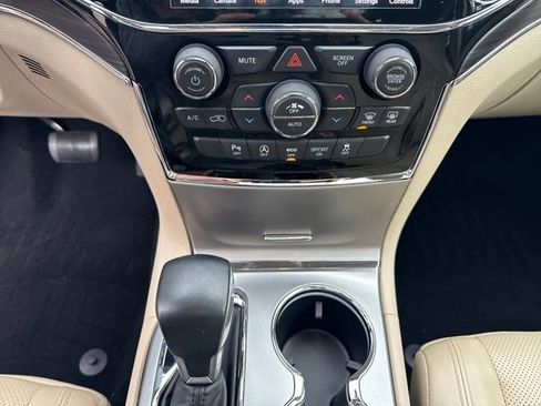 Used 2020 Jeep Grand Cherokee Limited w/ Luxury Group II image 17