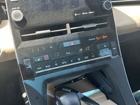 Used 2019 Toyota Avalon XLE w/ Carpet Mat Package image 4