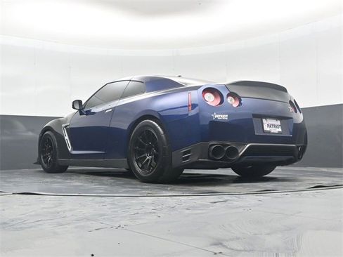 Used 2015 Nissan GT-R Black Edition image 41