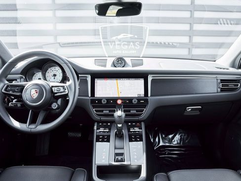 Used 2025 Porsche Macan GTS image 52