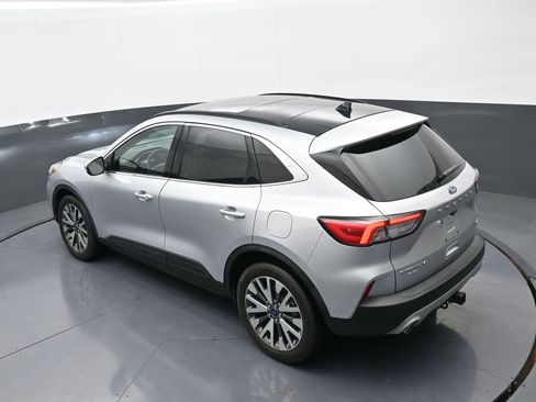 Used 2020 Ford Escape Titanium image 33