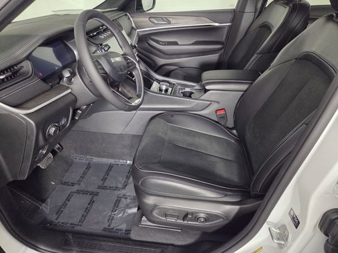 New 2026 Jeep Grand Cherokee Altitude RWD image 11