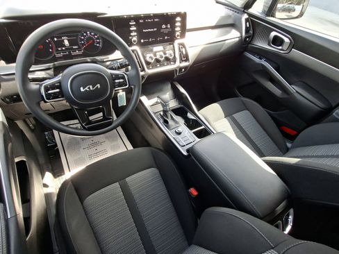 Used 2023 Kia Sorento LX FWD image 19