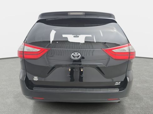 Used 2015 Toyota Sienna XLE image 4