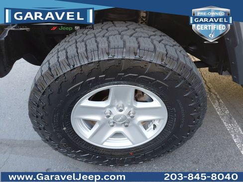 Used 2021 Jeep Gladiator Sport AWD/4WD image 22