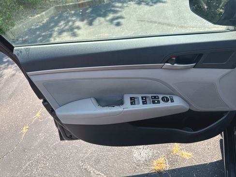 Used 2018 Hyundai Elantra Value Edition FWD image 9