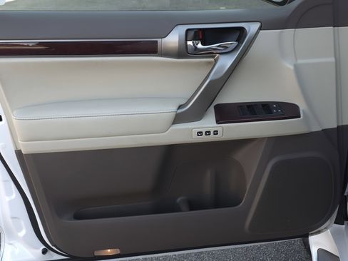 Used 2015 Lexus GX 460 image 30
