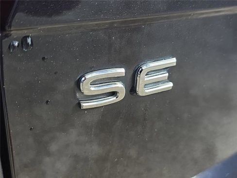 Used 2023 Volkswagen Tiguan SE FWD image 5