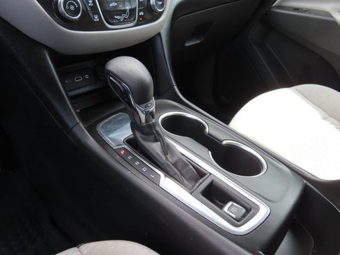 Used 2023 Chevrolet Equinox LS FWD image 25