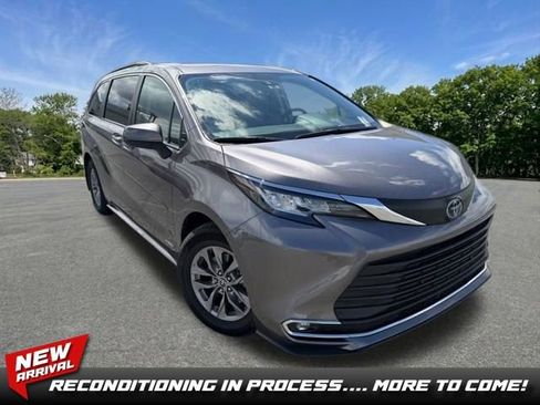 Used 2021 Toyota Sienna XLE w/ XLE Plus Package AWD/4WD image 1