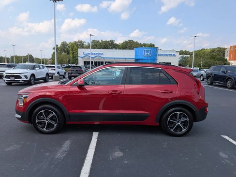 Used 2025 Kia Niro LX FWD image 6