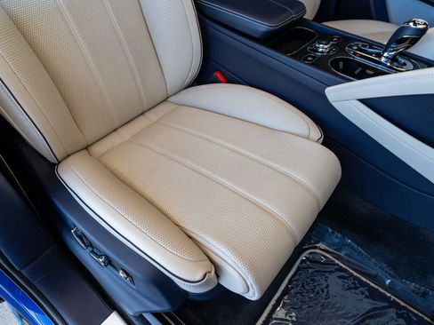 Used 2022 Bentley Bentayga AWD/4WD image 21