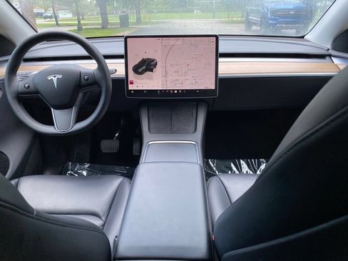 Used 2024 Tesla Model Y Long Range RWD image 21