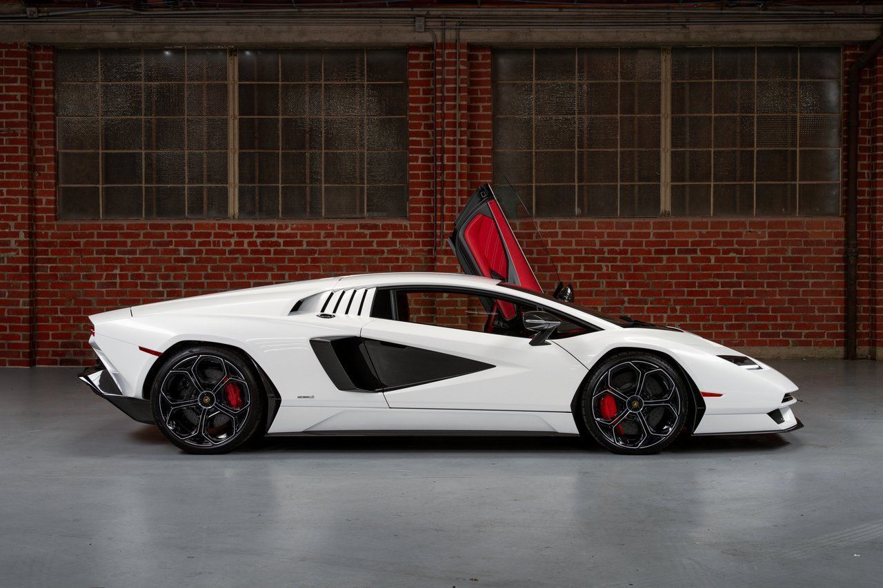 Used 2022 Lamborghini Aventador Countach AWD/4WD image 2