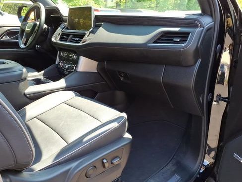 Used 2023 GMC Yukon SLT w/ SLT Premium Package AWD/4WD image 9