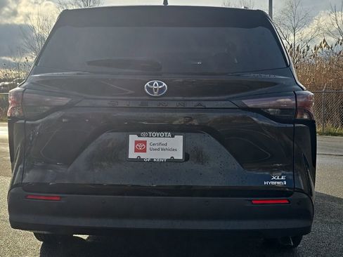 Certified 2024 Toyota Sienna XLE image 8
