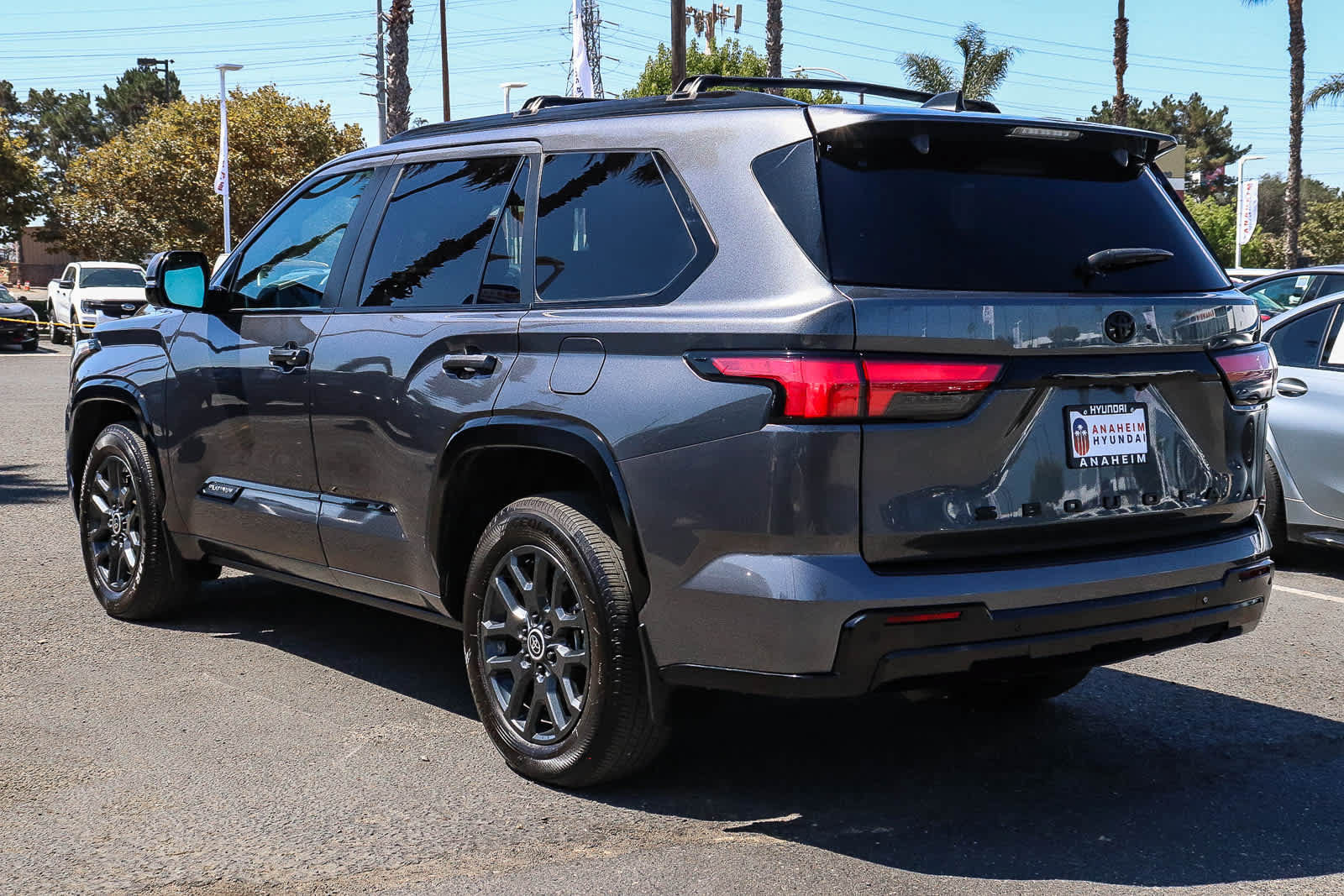 Used 2024 Toyota Sequoia Platinum AWD/4WD image 9