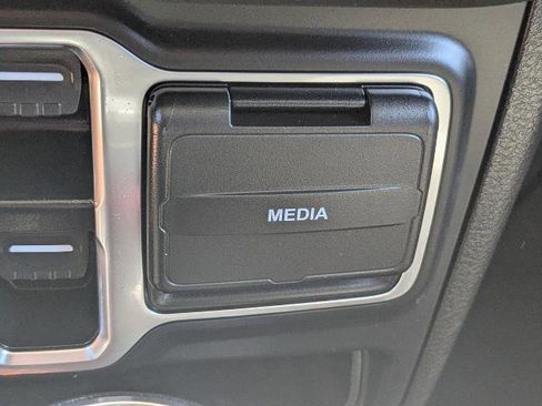 Used 2025 Jeep Wrangler Unlimited Sahara AWD/4WD image 23