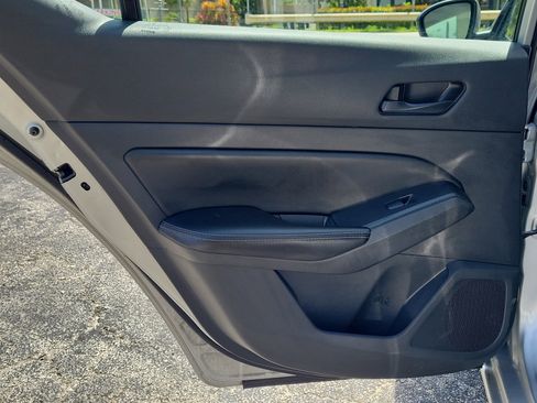 Used 2024 Nissan Altima 2.5 SV image 17