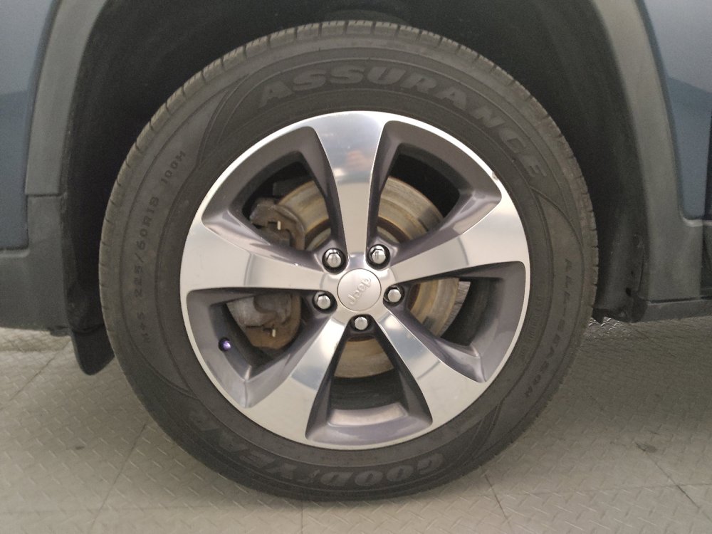Used 2019 Jeep Cherokee Limited AWD/4WD image 31