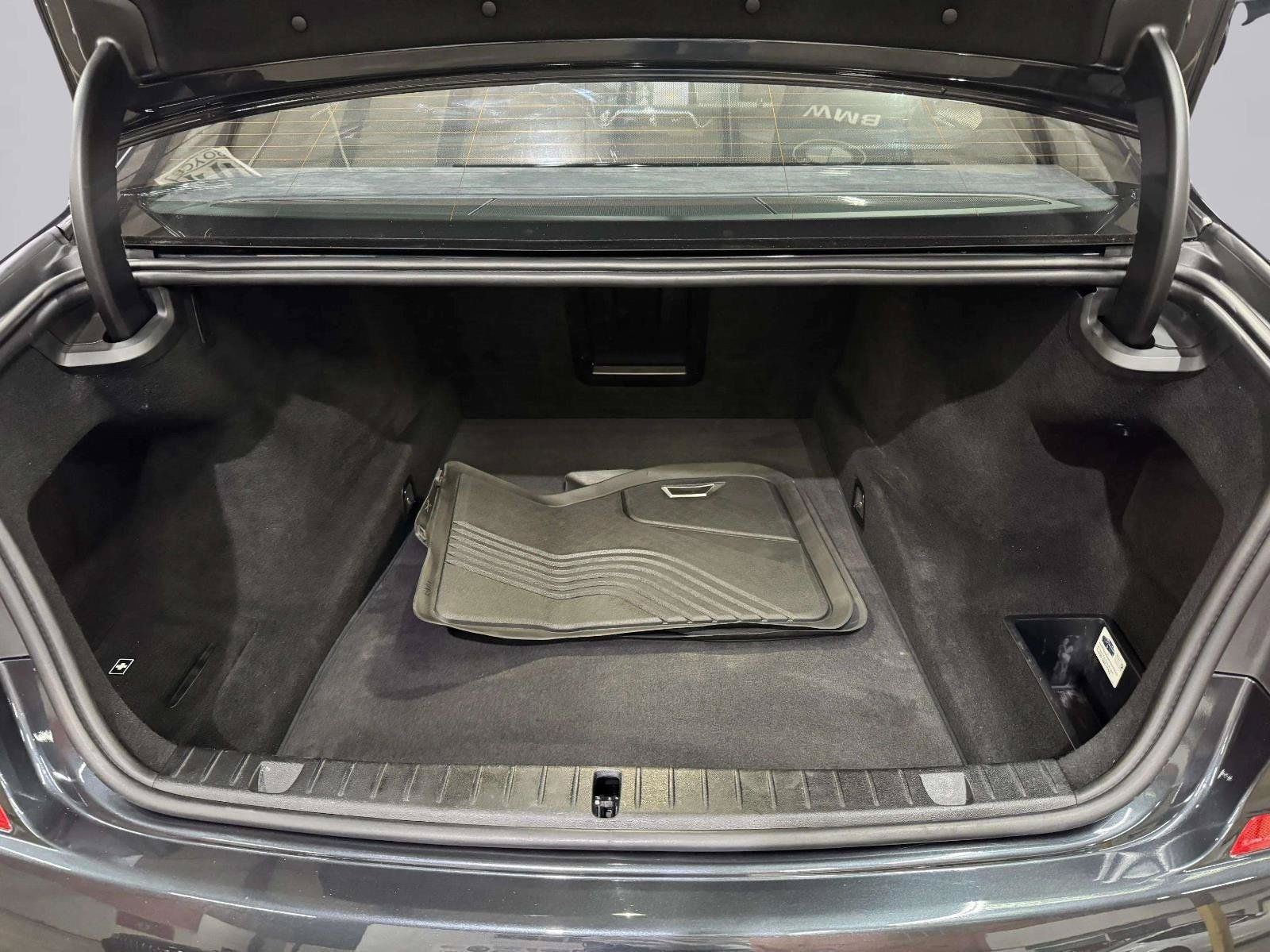 Used 2016 BMW 750i RWD image 60