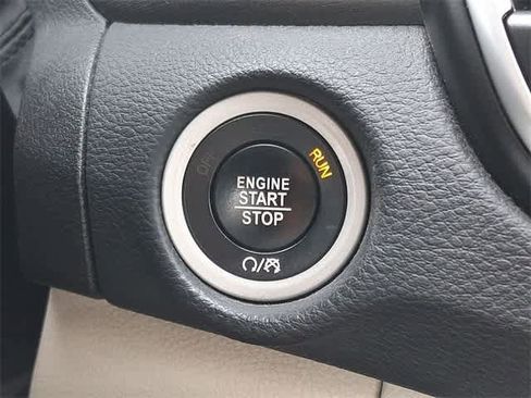 Used 2016 Chrysler 200 Limited image 22