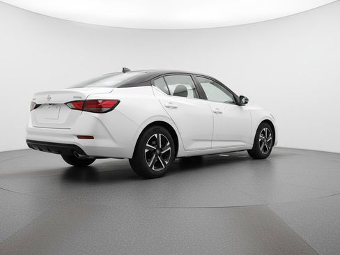 Used 2025 Nissan Sentra SV FWD image 9
