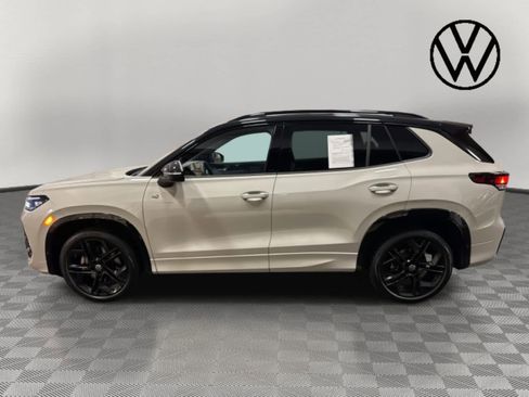 Certified 2025 Volkswagen Tiguan SE R-Line image 6