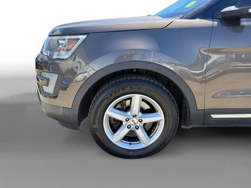 Used 2016 Ford Explorer XLT AWD/4WD image 9
