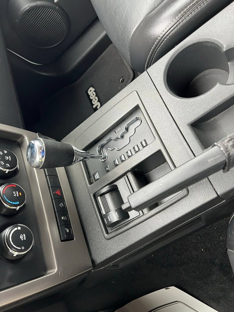 Used 2012 Jeep Liberty Sport AWD/4WD image 36