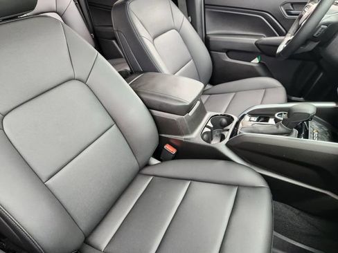 Used 2025 Chevrolet Colorado Trail Boss AWD/4WD image 15