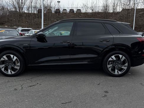 Used 2023 Audi e-tron Premium w/ Convenience Plus Package image 3