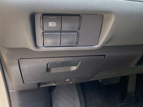 Used 2022 Toyota Highlander L FWD image 16