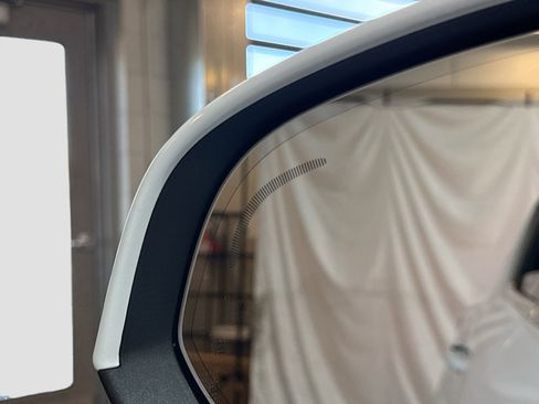 Used 2025 Volvo XC40 B5 Core image 16