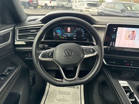 Used 2024 Volkswagen Atlas Cross Sport SE image 21