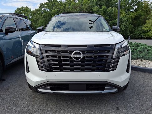 New 2026 Nissan Pathfinder Platinum AWD/4WD image 2