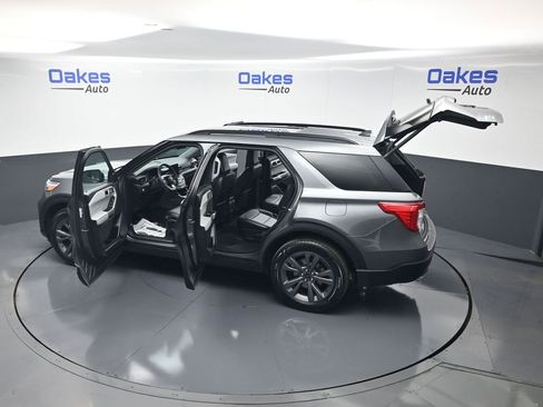 Used 2023 Ford Explorer XLT w/ Equipment Group 202A AWD/4WD image 62