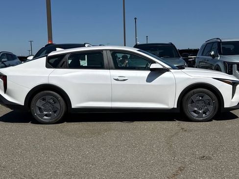 New 2026 Kia K4 FWD image 3