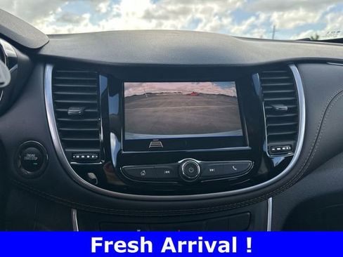 Used 2022 Chevrolet Trax LT w/ LT Convenience Package image 24