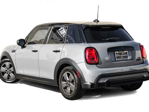 Used 2022 MINI Cooper 4-Door Hardtop w/ Signature Upholstery Package image 10