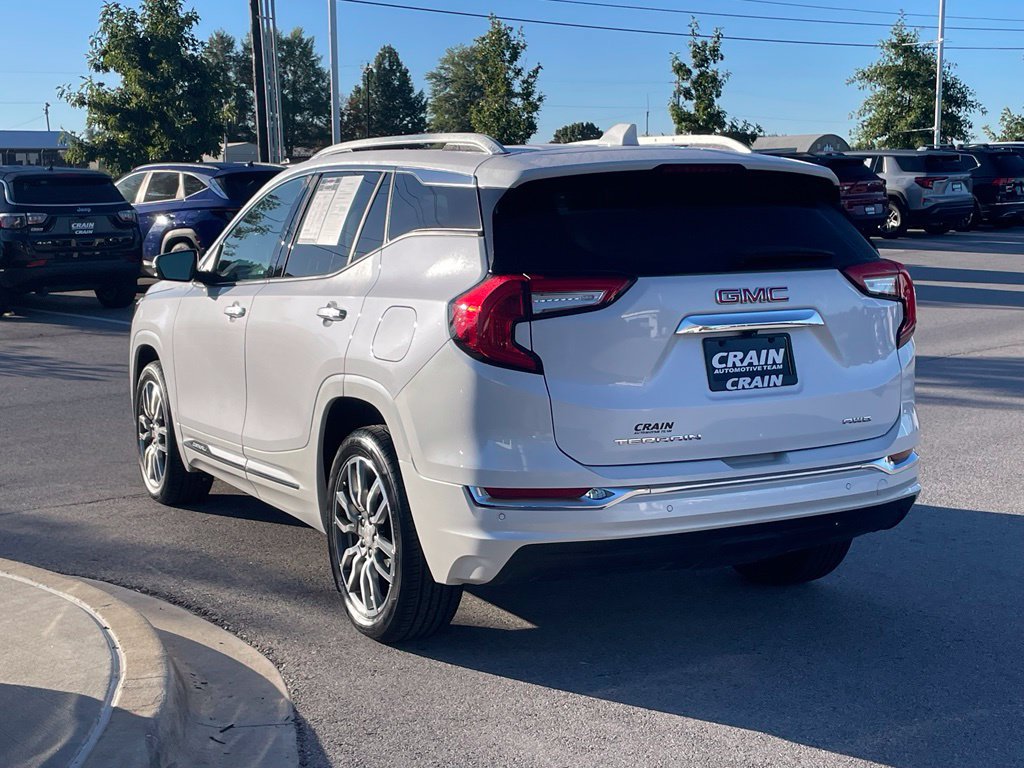 Used 2024 GMC Terrain Denali w/ Denali Premium Package AWD/4WD image 5