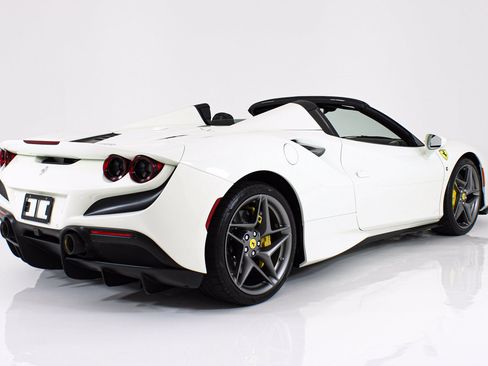 Used 2022 Ferrari F8 Tributo RWD image 12