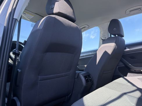 Used 2019 Volkswagen e-Golf SE w/ Driver Assistance Package image 28