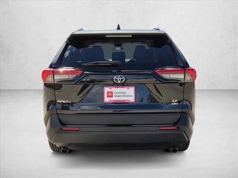 Used 2021 Toyota RAV4 LE image 7