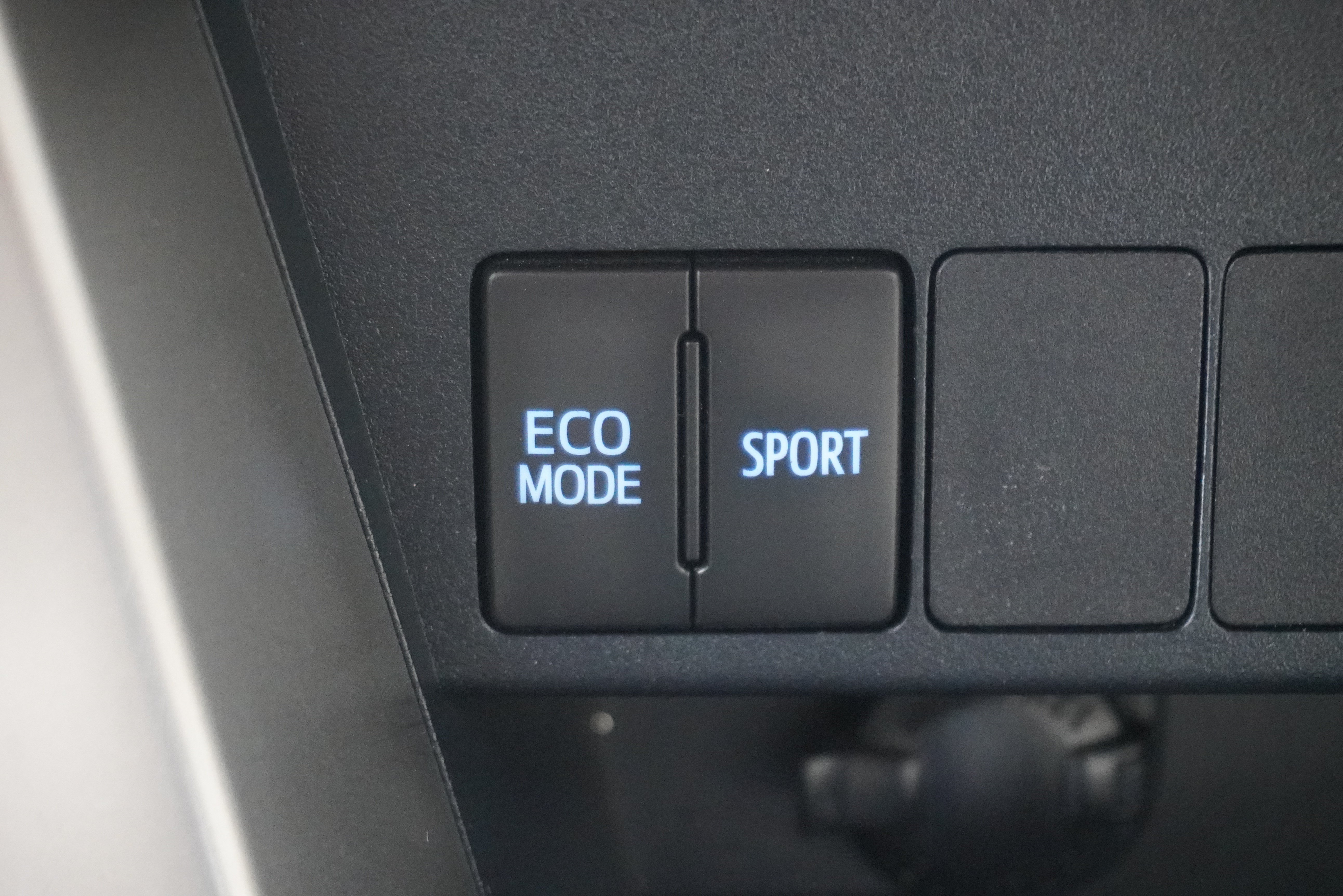 Used 2015 Toyota RAV4 XLE FWD image 19