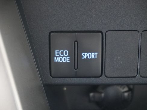 Used 2015 Toyota RAV4 XLE FWD image 19
